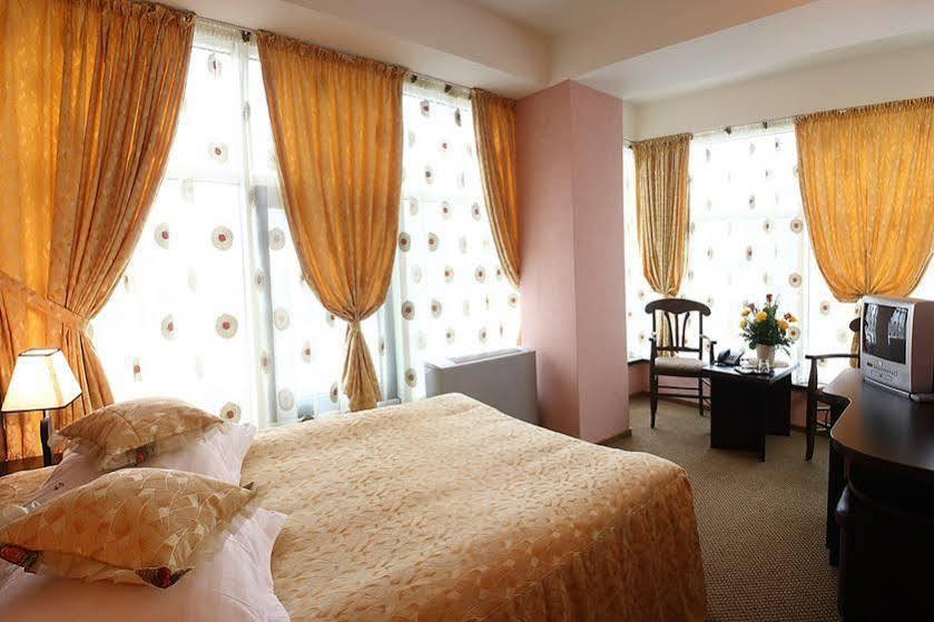 Indiana Hotel Iasi Exterior photo