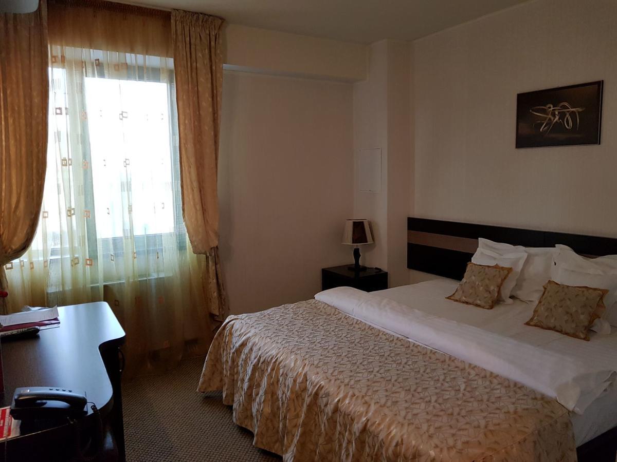 Indiana Hotel Iasi Exterior photo